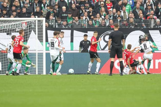 19 10 2024, xtgx, Soccer 2 Bundesliga, Hannover 96 FC Schalke 04 emspor, v l Goal for 1 0 by Fabian Kunze Hannover, 6 DFL DFB REGULATIONS PROHIBIT ANY USE OF PHOTOGRAPHS as IMAGE SEQUENCES and or QUASI VIDEO Hannover