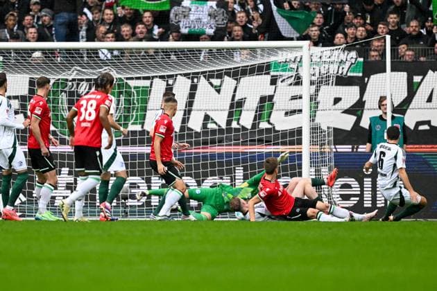 2 Bundesliga Hannover 06 FC Schalke 04 on 19 10 2024 at HDI Arena in Hannover Goal for 1 0 Goalscorer Fabian Kunze Hannover 96 with the goal for 1 0 MT