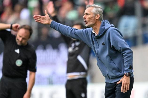 2 Bundesliga Hannover 06 FC Schalke 04 on 19 10 2024 at the HDI Arena in Hannover Coach Kees van Wonderen Schalke dissatisfied, disappointed, disappointed, dejected MT