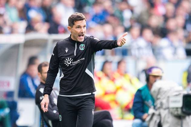 19 10 2024 Football, 2024 2025, 2 Bundesliga, 9 Matchday, Hannover 96 FC Schalke 04 Stefan Leitl Coach Hannover DFL REGULATIONS PROHIBIT ANY USE OF PHOTOGRAPHS AS IMAGE SEQUENCES AND OR QUASI VIDEO