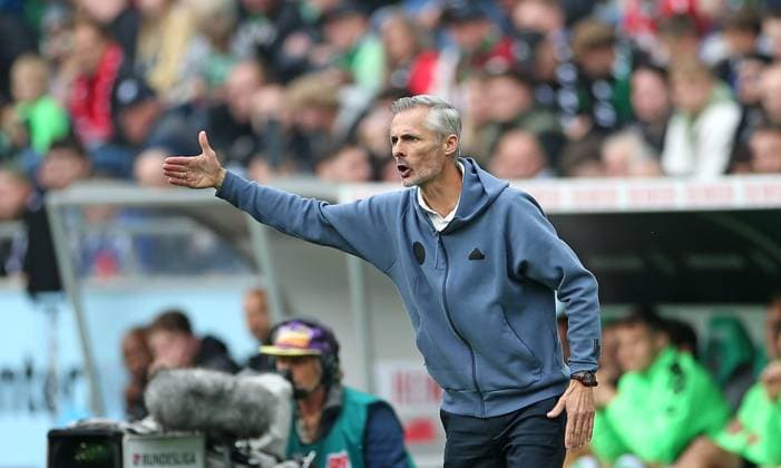 19 10 2024, Soccer 2 Bundesliga 2024 2025, 9 Matchday, Hannover 96 FC Schalke 04 , in the Heinz von Heiden Arena Hannover Coach Kees van Wonderen Schalke 04 DFL and DFB regulations prohibit any use of photographs as image sequences and or quasi video