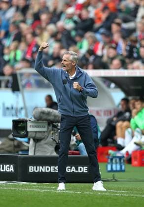 19 10 2024, Soccer 2 Bundesliga 2024 2025, 9 Matchday, Hannover 96 FC Schalke 04 , in the Heinz von Heiden Arena Hannover Coach Kees van Wonderen Schalke 04 DFL and DFB regulations prohibit any use of photographs as image sequences and or quasi video