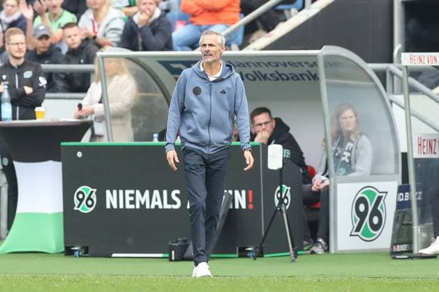 19 10 2024, xtgx, Soccer 2 Bundesliga, Hannover 96 FC Schalke 04 emspor, v l Kees van Wonderen Schalke, Trainer DFL DFB REGULATIONS PROHIBIT ANY USE OF PHOTOGRAPHS as IMAGE SEQUENCES and or QUASI VIDEO Hannover