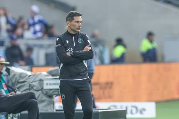19 10 2024, Football, Season 2024 2025, 2 Bundesliga, Matchday 9, Hannover 96 FC Schalke 04, Coach Stefan Leitl Hannover 96 Hannover Heinz von Heiden Arena Lower Saxony Germany xRHR PHOTO TRx Copyright: TimxRehbein RHR-FOTOx RHR-FOTO TR