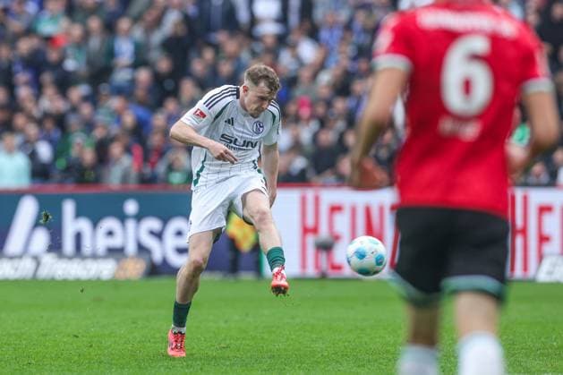 19 10 2024, Football, Season 2024 2025, 2 Bundesliga, Matchday 9, Hannover 96 FC Schalke 04, Derry John Murkin FC Schalke 04 Hannover Heinz von Heiden Arena Niedersachsen Germany xRHR PHOTO TRx Copyright: TimxRehbein RHR-FOTOx RHR-FOTO TR