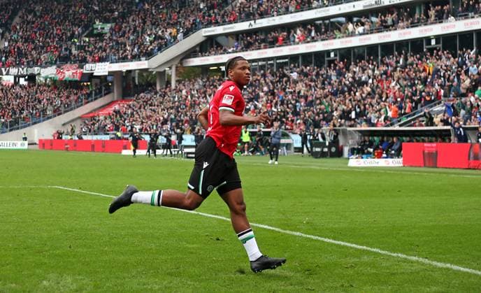 19 10 2024, Soccer 2 Bundesliga 2024 2025, Matchday 9, Hannover 96 FC Schalke 04 , in the Heinz von Heiden Arena Hannover Jessic Ngankam Hannover cheers too early, the goal for 2 0 is disallowed for offside DFL and DFB regulations prohibit any use of photographs as image sequences and or quasi video