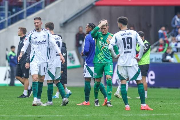 19 10 2024, Football, Season 2024 2025, 2 Bundesliga, Matchday 9, Hannover 96 FC Schalke 04, f l Janik Bachmann FC Schalke 04 , Ron Thorben Hoffmann FC Schalke 04 Hannover Heinz von Heiden Arena Niedersachsen Germany xRHR PHOTO TRx Copyright: TimxRehbein RHR-FOTOx RHR-FOTO TR