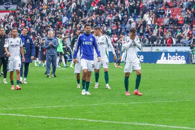 19 10 2024, Football, Season 2024 2025, 2 Bundesliga, Matchday 9, Hannover 96 FC Schalke 04, f l Taylan Bulut FC Schalke 04 , Marcin Kaminski FC Schalke 04 , Kenan Karaman FC Schalke 04 Hannover Heinz von Heiden Arena Niedersachsen Germany xRHR PHOTO TRx Copyright: TimxRehbein RHR-FOTOx RHR-FOTO TR