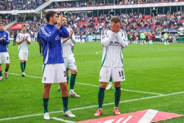 19 10 2024, Football, Season 2024 2025, 2 Bundesliga, Matchday 9, Hannover 96 FC Schalke 04, f l Marcin Kaminski FC Schalke 04 , Kenan Karaman FC Schalke 04 Hannover Heinz von Heiden Arena Niedersachsen Germany xRHR PHOTO TRx Copyright: TimxRehbein RHR-FOTOx RHR-FOTO TR