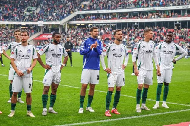 19 10 2024, Football, Season 2024 2025, 2 Bundesliga, Matchday 9, Hannover 96 FC Schalke 04, f l Mehmet Can Aydin FC Schalke 04 , Moussa Sylla FC Schalke 04 , Marcin Kaminski FC Schalke 04 , Kenan Karaman FC Schalke 04 , Janik Bachmann FC Schalke 04 , Bryan Lasme FC Schalke 04 Hannover Heinz von Heiden Arena Niedersachsen Germany xRHR PHOTO TRx Copyright: TimxRehbein RHR-FOTOx RHR-FOTO TR