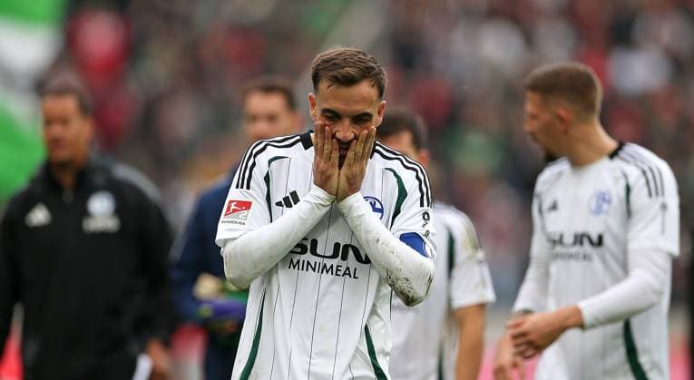 19 10 2024, Soccer 2 Bundesliga 2024 2025, 9 Matchday, Hannover 96 FC Schalke 04 , in the Heinz von Heiden Arena Hannover Kenan Karaman Schalke 04 disappointed DFL and DFB regulations prohibit any use of photographs as image sequences and or quasi video