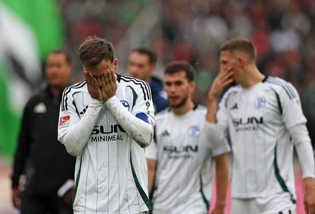 19 10 2024, Soccer 2 Bundesliga 2024 2025, 9 Matchday, Hannover 96 FC Schalke 04 , in the Heinz von Heiden Arena Hannover Kenan Karaman Schalke 04 disappointed DFL and DFB regulations prohibit any use of photographs as image sequences and or quasi video