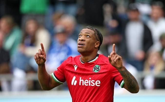 19 10 2024, Soccer 2 Bundesliga 2024 2025, Matchday 9, Hannover 96 FC Schalke 04 , in the Heinz von Heiden Arena Hannover Jessic Ngankam Hannover cheers too early, the goal for 2 0 is disallowed for offside DFL and DFB regulations prohibit any use of photographs as image sequences and or quasi video