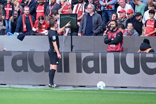 19 10 2024, Football, Bundesliga, Matchday 7 Season 2024 2025, Bayer 04 Leverkusen Eintracht Frankfurt, Referee Dr. Felix Brych, xRHR PHOTO TKx Copyright: RHR-FOTOx RHR-FOTO TK