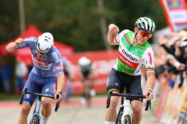 Belgian Laurens Sweeck and pictured at the finish line of the men s elite race of the Exact Cross Essen, stage 2 (out of 6) in the Exact Cross cyclocross competition, Saturday 19 October 2024, in Essen. DAVIDxPINTENS  x102972335x