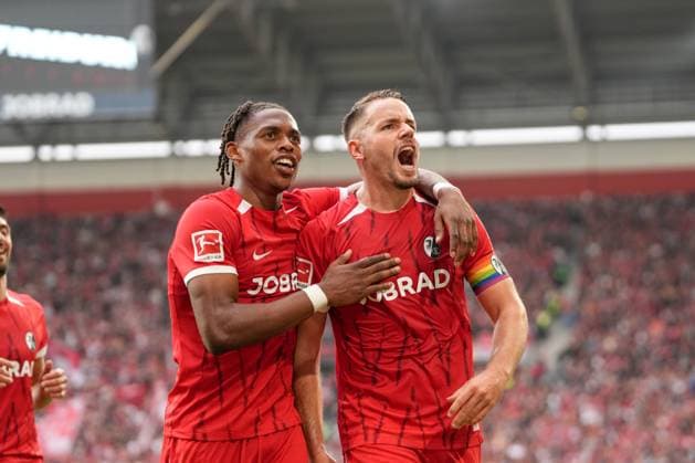 Sport Themen der Woche KW42 Sport Bilder des Tages Christian Günter Christian Guenter (SC Freiburg, 30) Torjubel, Emotionen, Fernschuss, Junior Adamu (SC Freiburg, 20) , Fussball, 1. Bundesliga, 7.Spieltag, 2024 2025, SC Freiburg vs. FC Augsburg, 19.10.2024, Europa-Park Stadion, Freiburg, Deutschland DFL REGULATIONS PROHIBIT ANY USE OF PHOTOGRAPHS AS IMAGE SEQUENCES AND OR QUASI-VIDEO. *** Christian Günter Christian Guenter SC Freiburg, 30 Goal celebration, Emotions, Long distance shot, Junior Adamu SC Freiburg, 20 , Football, 1 Bundesliga, 7 Matchday, 2024 2025, SC Freiburg vs FC Augsburg, 19 10 2024, Europa Park Stadion, Freiburg, Germany DFL REGULATIONS PROHIBIT ANY USE OF PHOTOGRAPHS AS IMAGE SEQUENCES AND OR QUASI VIDEO Copyright: xArnexAmbergx