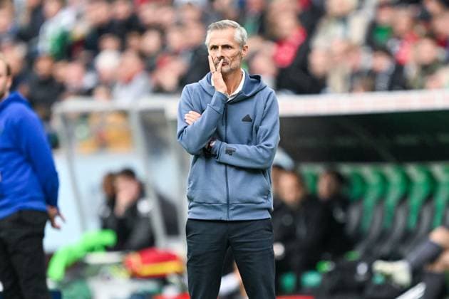 2 Bundesliga Hannover 06 FC Schalke 04 on 19 10 2024 at the HDI Arena in Hannover Coach Kees van Wonderen Schalke dissatisfied, disappointed, disappointed, dejected MT