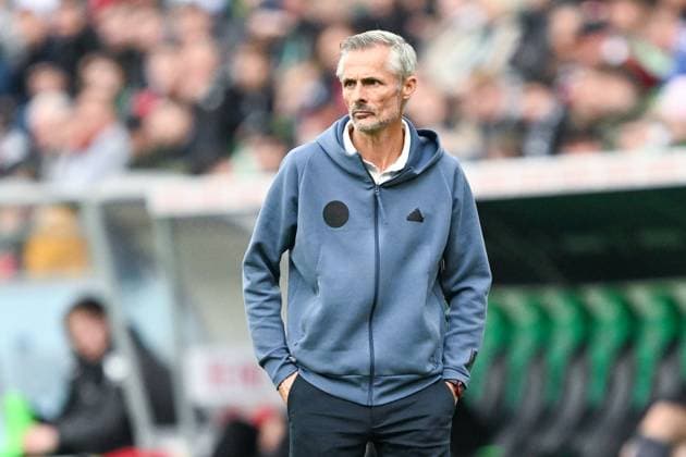 2 Bundesliga Hannover 06 FC Schalke 04 on 19 10 2024 at the HDI Arena in Hannover Coach Kees van Wonderen Schalke dissatisfied, disappointed, disappointed, dejected MT
