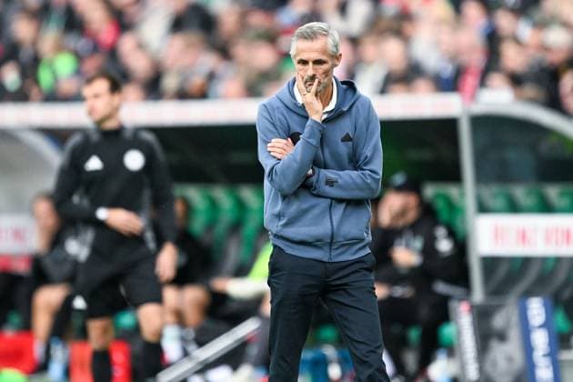 2 Bundesliga Hannover 06 FC Schalke 04 on 19 10 2024 at the HDI Arena in Hannover Coach Kees van Wonderen Schalke dissatisfied, disappointed, disappointed, dejected MT
