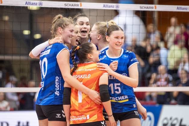 Jolien Knollema Allianz MTV Stuttgart, 10 , Maria Segura Palleres Allianz MTV Stuttgart, 33 , Lucia Varela Gomez Allianz MTV Stuttgart, 12 , Roosa Koskelo Allianz MTV Stuttgart, 01 , Pauline Martin Allianz MTV Stuttgart, 11 , Charlotte Krenicky Allianz MTV Stuttgart, Charlotte Krenicky Allianz MTV Stuttgart, 15 , vlnr Cheers, joy at MTV Stuttgart GER, Allianz MTV Stuttgart vs SSC Palmberg Schwerin Volleyball Bundesliga, VBL, 2024 2025 season, 19 10 2024 GER, Allianz MTV Stuttgart vs SSC Palmberg Schwerin Volleyball Bundesliga, VBL, 2024 2025 season, 19 10 2024 Stuttgart Copyright: xSandyxDinkelackerx EP_SDR