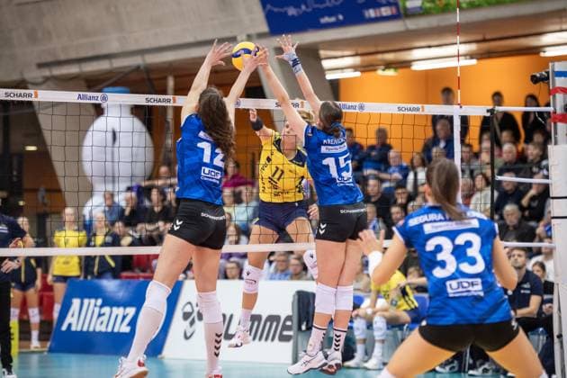Annegret Hoelzig SSC Palmberg Schwerin, 11 against Stuttgart block of Lucia Varela Gomez Allianz MTV Stuttgart, 12 and Charlotte Krenicky Allianz MTV Stuttgart, 15 GER, Allianz MTV Stuttgart vs SSC Palmberg Schwerin Volleyball Bundesliga, VBL, 2024 2025 season, 19 10 2024 GER, Allianz MTV Stuttgart vs SSC Palmberg Schwerin Volleyball Bundesliga, VBL, 2024 2025 season, 19 10 2024 Stuttgart Copyright: xSandyxDinkelackerx EP_SDR