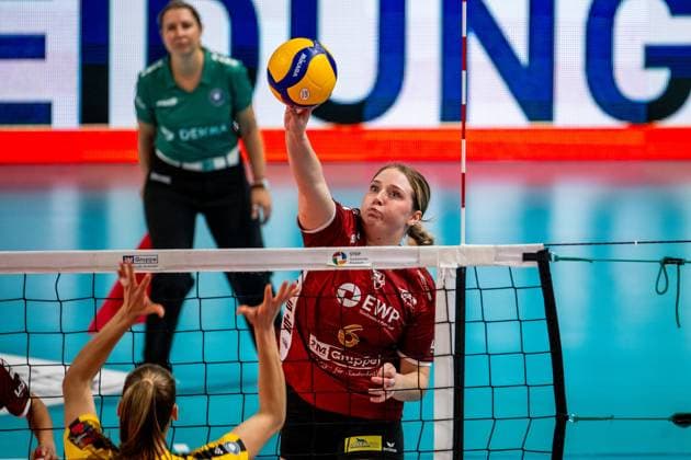 19 10 2024, Volleyball, Women, Volleyball Bundesliga, Season 2024 2025, SC Potsdam VfB Suhl LOTTO Thüringen In the picture from l Eleanor Holthaus SC Potsdam Potsdam MBS Arena Potsdam Brandenburg Germany