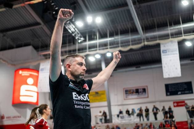 19 10 2024, Volleyball, Women, Volleyball Bundesliga, Season 2024 2025, SC Potsdam VfB Suhl LOTTO Thüringen In the picture from l Coach Riccardo Boieri SC Potsdam Potsdam MBS Arena Potsdam Brandenburg Germany