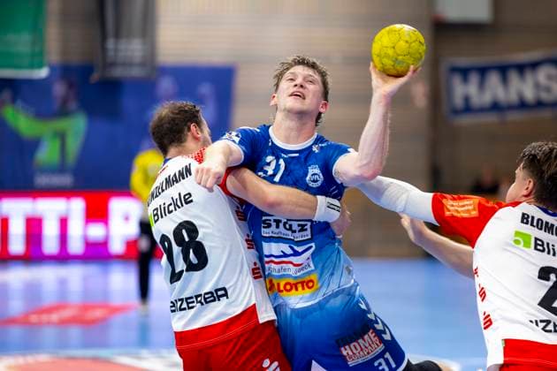 Oliver Juhl Nr 31, VfL Luebeck Schwartau vs Tobias Heinzelmann Nr 28, HBW Balingen Weilstetten VfL Luebeck Schwartau vs HBW Balingen Weilstetten, Handball, 2 Bundesliga, 19 10 24 Luebeck Schleswig Holstein Germany Copyright: xAgentur54Gradx xFelixxKoenigx