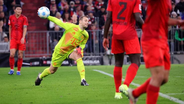 19 10 2024, Germany, Munich, Football Bundesliga, Season 2024 2025, FC Bayern Munich vs VfB Stuttgart, Manuel Neuer FCB