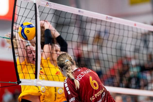 19 10 2024, Volleyball, Women, Volleyball Bundesliga, Season 2024 2025, SC Potsdam VfB Suhl LOTTO Thüringen In the picture from l Eleanor Holthaus SC Potsdam Potsdam MBS Arena Potsdam Brandenburg Germany