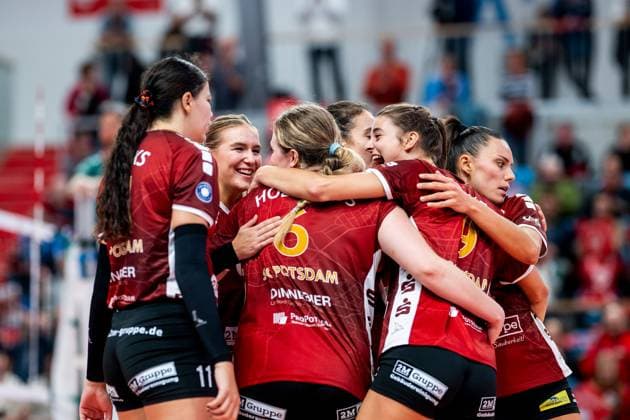 19 10 2024, Volleyball, Women, Volleyball Bundesliga, Season 2024 2025, SC Potsdam VfB Suhl LOTTO Thüringen In the picture from l Michelle Bachmann SC Potsdam ,Eleanor Holthaus SC Potsdam ,Anna Koulberg SC Potsdam ,Jade Cholet SC Potsdam Potsdam Potsdam MBS Arena Potsdam Brandenburg Germany