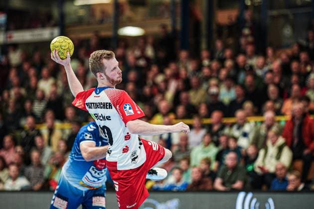 7 meter throw goal Sascha Pfattheicher HBW Balingen Weilstetten, 30 GER, VfL Luebeck Schwartau vs HBW Balingen Weilstetten, Handball, 2 Bundesliga, Matchday 7, Season 2024 2025, 19 10 2024 GER, VfL Luebeck Schwartau vs HBW Balingen Weilstetten, Handball, 2 Bundesliga, Matchday 7, Season 2024 2025, 19 10 2024 Luebeck Copyright: xEibner-Pressefoto MarcelxvonxFehrnx EP_MFN