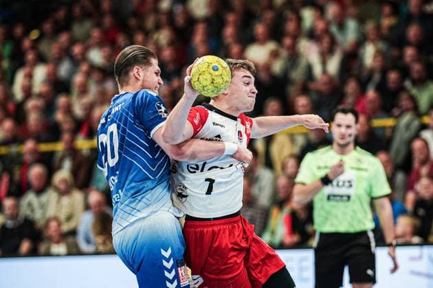 Leon Ciudad Benitez VfL Luebeck Schwartau, 20 , Elias Huber HBW Balingen Weilstetten, 07 GER, VfL Luebeck Schwartau vs HBW Balingen Weilstetten, Handball, 2 Bundesliga, Matchday 7, Season 2024 2025, 19 10 2024 GER, VfL Luebeck Schwartau vs HBW Balingen Weilstetten, Handball, 2 Bundesliga, Matchday 7, Season 2024 2025, 19 10 2024 Luebeck Copyright: xEibner-Pressefoto MarcelxvonxFehrnx EP_MFN