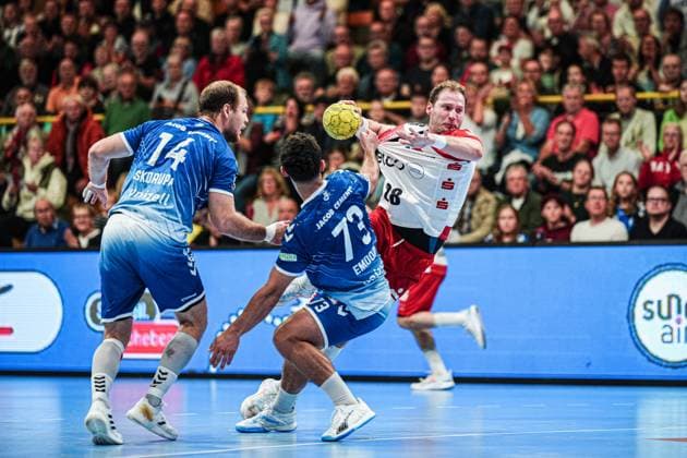 Paul Skorupa VfL Luebeck Schwartau, 14 , Lukas Kingsley Emdorf VfL Luebeck Schwartau, 73 , Tim Gruener HBW Balingen Weilstetten, 18 GER, VfL Luebeck Schwartau vs HBW Balingen Weilstetten, Handball, 2 Bundesliga, Matchday 7, Season 2024 2025, 19 10 2024 GER, VfL Luebeck Schwartau vs HBW Balingen Weilstetten, Handball, 2 Bundesliga, Matchday 7, Season 2024 2025, 19 10 2024 Luebeck Copyright: xEibner-Pressefoto MarcelxvonxFehrnx EP_MFN