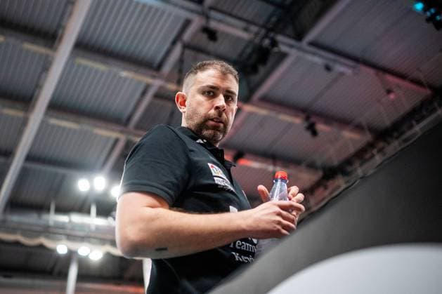 19 10 2024, Volleyball, Women, Volleyball Bundesliga, Season 2024 2025, SC Potsdam VfB Suhl LOTTO Thüringen In the picture from l Coach Riccardo Boieri SC Potsdam Potsdam MBS Arena Potsdam Brandenburg Germany