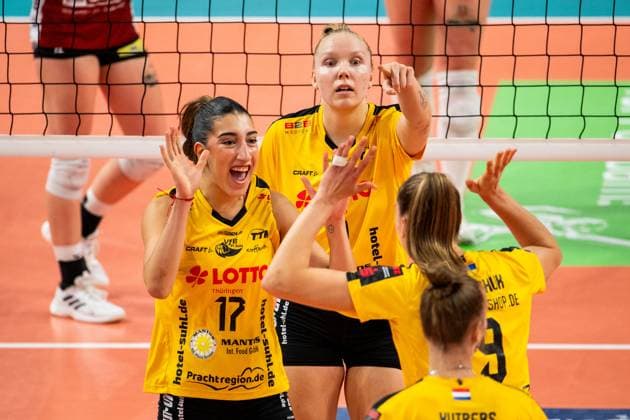 19 10 2024, Volleyball, Women, Volleyball Bundesliga, Season 2024 2025, SC Potsdam VfB Suhl LOTTO Thüringen In the picture from l Julia Brown VfB Suhl LOTTO Thüringen ,Roosa Laakkonen VfB Suhl LOTTO Thüringen ,Jenny Mosser VfB Suhl LOTTO Thüringen Potsdam MBS Arena Potsdam Brandenburg Germany