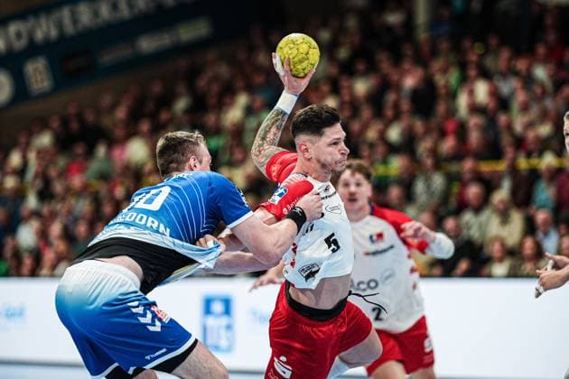 Ole Hagedorn VfL Luebeck Schwartau, 10 , Csaba Leimeter HBW Balingen Weilstetten, 05 GER, VfL Luebeck Schwartau vs HBW Balingen Weilstetten, Handball, 2 Bundesliga, Matchday 7, Season 2024 2025, 19 10 2024 GER, VfL Luebeck Schwartau vs HBW Balingen Weilstetten, Handball, 2 Bundesliga, Matchday 7, Season 2024 2025, 19 10 2024 Luebeck Copyright: xEibner-Pressefoto MarcelxvonxFehrnx EP_MFN