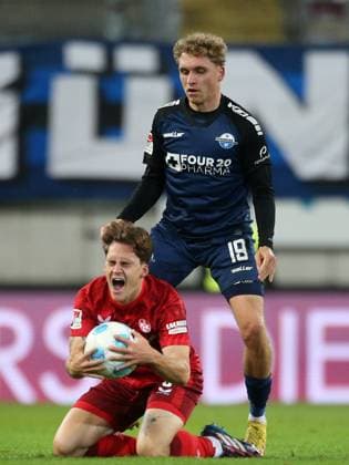 Florian Kleinhansl 3, FC Kaiserslautern , Luca Herrmann 19, Paderborn 19 10 2024, Football, 2 Bundesliga, FC Kaiserslautern SC Paderborn 07, 9 Matchday, Season 2024 25, Fritz Walter Stadion, Kaiserslautern, Germany, zmdz, DFB DFL regulations prohibit any use of photographs as image sequences and or quasi video FC Kaiserslautern SC Paderborn 07