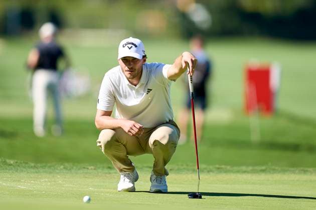 Estrella Damm N.A. Andalucia Masters 2024 Rasmus Hojgaard of Denmark studies his shot on the 14th green on the third day of the Estrella Damm N.A. Andalucia Masters 2024 at Real Club de Golf Sotogrande in San Roque, Spain, on October 19, 2024. San Roque, Spain Spain  Copyright: xJosexManuelxAlvarezxReyx originalFilename:alvarezrey-notitle241019_npMUU.jpg