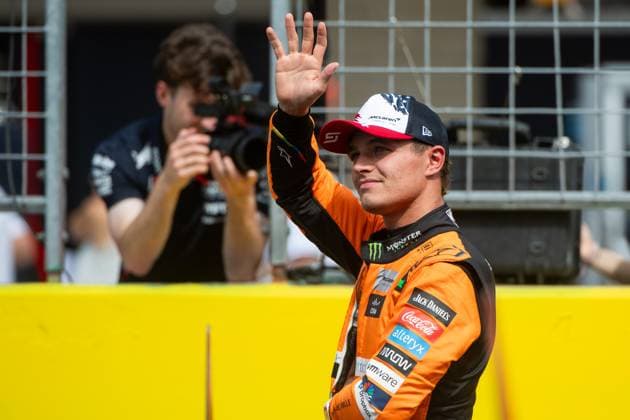 Lando Norris McLaren Formula 1 Team, Great Britain, 04 waves to the fans after 3rd place at Parc Ferme, USA, Formula 1 World Championship, Pirelli Grand Prix of the United States of America, Circuit of the Americas Austin, Sprint Race, 19 10 2024 USA, Formula 1 World Championship, Pirelli Grand Prix of the United States of America, Circuit of the Americas Austin, Sprint Race, 19 10 2024 Austin Copyright: xEibner-Pressefoto Memmlerx EP_MMR