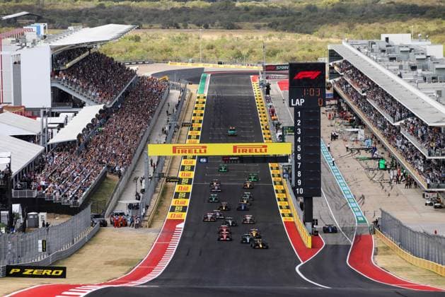start of the race, depart, 01 VERSTAPPEN Max (nld), Red Bull Racing RB20, action 63 RUSSELL George (gbr), Mercedes AMG F1 Team W15, action 16 LECLERC Charles (mco), Scuderia Ferrari SF-24, action during the Formula 1 Pirelli United States Grand Prix 2024, 19th round of the 2024 Formula One World Championship, WM, Weltmeisterschaft from October 18 to 20, 2024 on the Circuit of the Americas, in Austin, United States of America - F1 - US GRAND PRIX 2024 DPPI Panoramic 241019_R19_USA_DP_XB5_6249