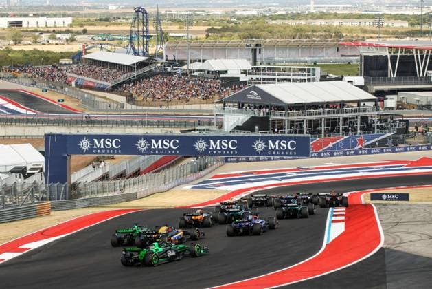 77 BOTTAS Valtteri (fin), Stake F1 Team Kick Sauber C44, action 24 ZHOU Guanyu (chi), Stake F1 Team Kick Sauber C44, action 31 OCON Esteban (fra), Alpine F1 Team A524, action start of the race, depart, during the Formula 1 Pirelli United States Grand Prix 2024, 19th round of the 2024 Formula One World Championship, WM, Weltmeisterschaft from October 18 to 20, 2024 on the Circuit of the Americas, in Austin, United States of America - F1 - US GRAND PRIX 2024 DPPI Panoramic 241019_R19_USA_DP_XB5_6290