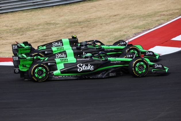 Sport Bilder des Tages 77 BOTTAS Valtteri (fin), Stake F1 Team Kick Sauber C44, action 24 ZHOU Guanyu (chi), Stake F1 Team Kick Sauber C44, action during the Formula 1 Pirelli United States Grand Prix 2024, 19th round of the 2024 Formula One World Championship, WM, Weltmeisterschaft from October 18 to 20, 2024 on the Circuit of the Americas, in Austin, United States of America - F1 - US GRAND PRIX 2024 DPPI Panoramic 241019_R19_USA_DP_XB3_6613