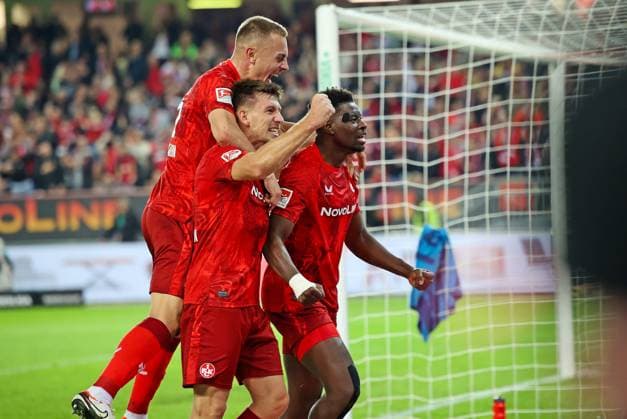 19 10 2024, xmohx, Fussball 2 Bundesliga, 1 FC Kaiserslautern SC Paderborn 07 emspor, v l Ragnar Ache Kaiserslautern celebrates the 1 0 DFL DFB REGULATIONS PROHIBIT ANY USE OF PHOTOGRAPHS as IMAGE SEQUENCES and or QUASI VIDEO Kaiserslautern