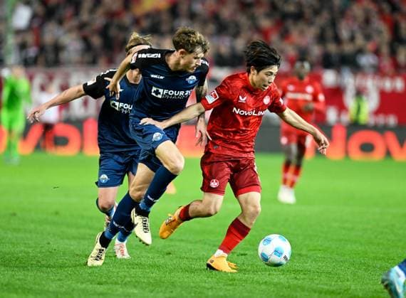 Soccer 2 Bundesliga Season 2024 25 1 FC Kaiserslautern 19 10 2024 Fritz Walter Stadion 1 FC Kaiserslautern fck SC Paderborn scp Calvin BRACKELMANN SC Paderborn 07 ,li Daisuke YOKATA fck 1 FC Kaiserslautern