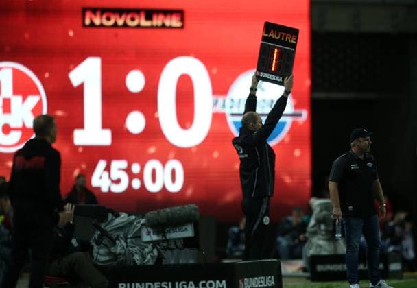 1 minute injury time in 1 half 19 10 2024, Football, 2 Bundesliga, FC Kaiserslautern SC Paderborn 07, Matchday 9, Season 2024 25, Fritz Walter Stadion, Kaiserslautern, Germany, zmdz, DFB DFL regulations prohibit any use of photographs as image sequences and or quasi video FC Kaiserslautern SC Paderborn 07