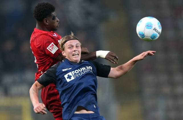 Ragnar Ache 9, FC Kaiserslautern , Felix Götze 20, Paderborn 19 10 2024, Football, 2 Bundesliga, FC Kaiserslautern SC Paderborn 07, 9 Matchday, Season 2024 25, Fritz Walter Stadion, Kaiserslautern, Germany, zmdz, DFB DFL regulations prohibit any use of photographs as image sequences and or quasi video FC Kaiserslautern SC Paderborn 07