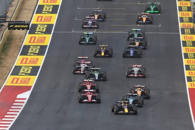 FORMULA 1 PIRELLI UNITED STATES GRAND PRIX 2024 19 10 2024, Circuit of The Americas, Austin, FORMULA 1 PIRELLI UNITED STATES GRAND PRIX 2024 ,in picture Race start , Max Verstappen NLD , Oracle Red Bull Racing, Lando Norris GBR , McLaren F1 Team, George Russell GBR , Mercedes AMG Petronas Formula One Team, Charles Leclerc MCO , Scuderia Ferrari HP, Carlos Sainz Jr ESP , Lewis Hamilton GBR , Nico Hülkenberg DEU , MoneyGram Haas F1 Team, Kevin Magnussen DNK , Sergio Perez MEX , Alexander Albon GBR , Williams Racing, Franco Colapinto ARG , Fernando Alonso ESP , Aston Martin Aramco Cognizant Formula One Team nordphotoxGmbHx xBratic nph00250