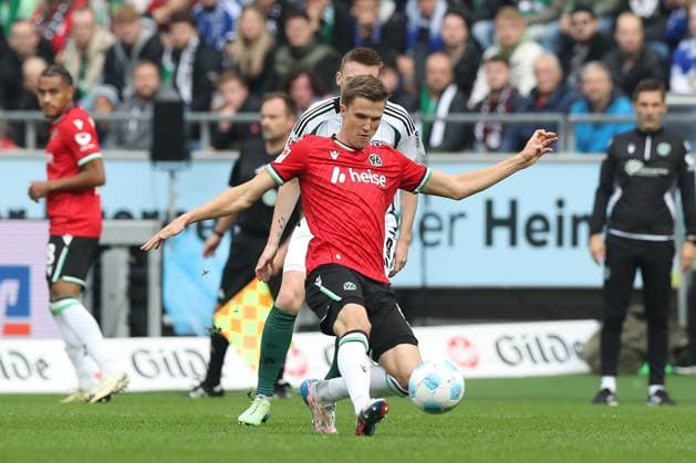 19 10 2024, xtgx, Soccer 2 Bundesliga, Hannover 96 FC Schalke 04 emspor, v l Fabian Kunze Hannover, 6 DFL DFB REGULATIONS PROHIBIT ANY USE OF PHOTOGRAPHS as IMAGE SEQUENCES and or QUASI VIDEO Hannover