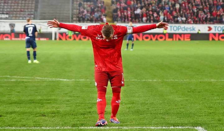 19 10 2024, xmohx, Fußball 2 Bundesliga, 1 FC Kaiserslautern SC Paderborn 07 emspor, v l Marlon Ritter Kaiserslautern celebrates the 3 0 DFL DFB REGULATIONS PROHIBIT ANY USE OF PHOTOGRAPHS as IMAGE SEQUENCES and or QUASI VIDEO Kaiserslautern